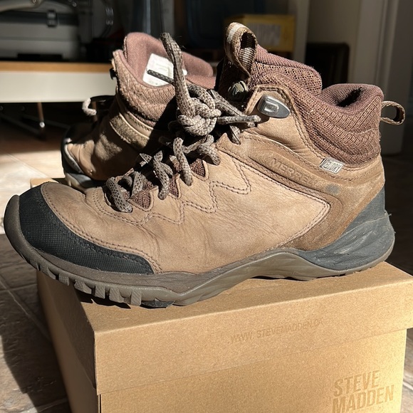 Merrell leather and mesh hiker; gently used - Picture 2 of 9